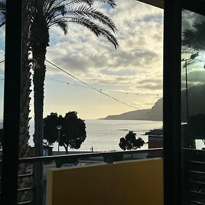 Amarelo , Canical (Madeira) Portugal